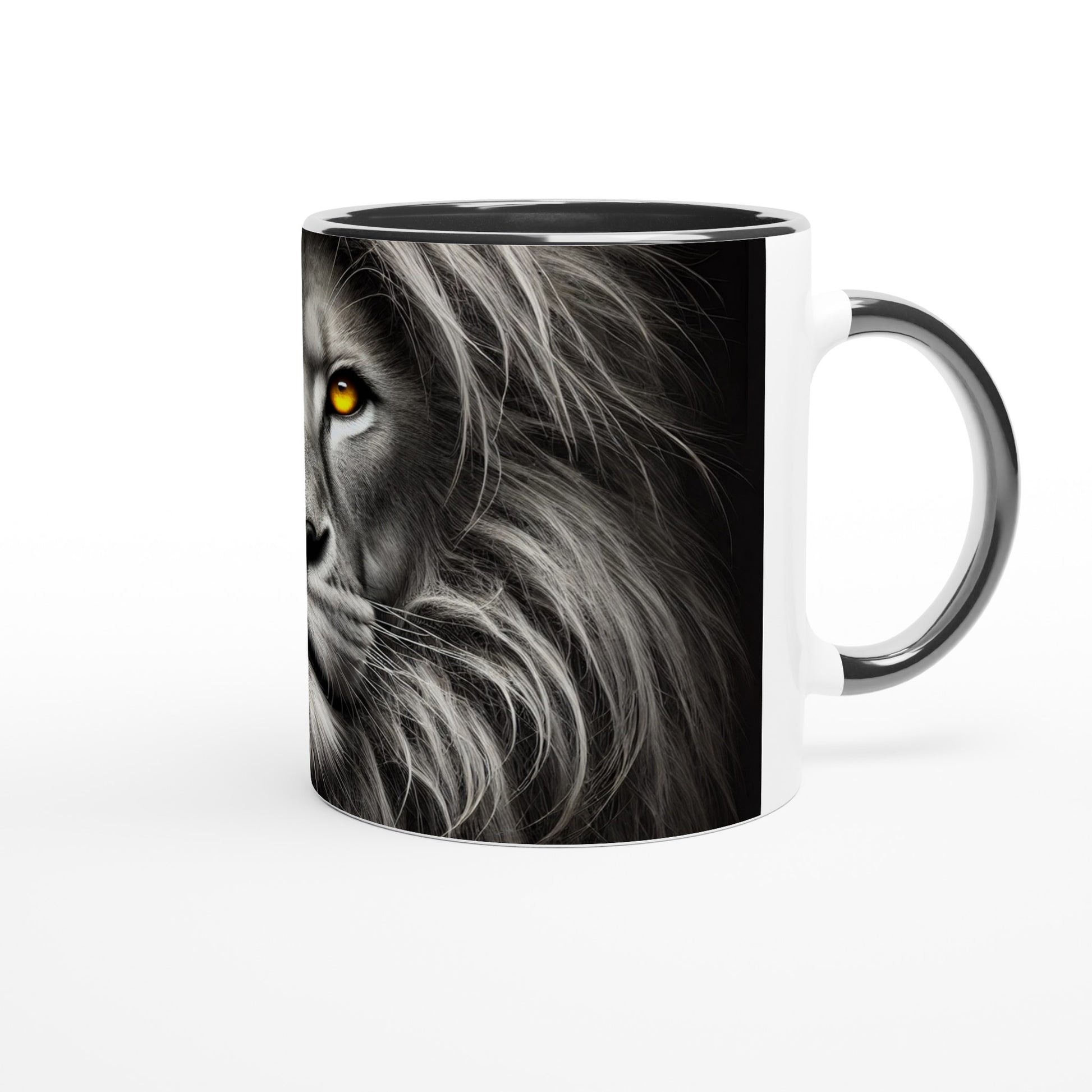 Nahaufnahme der Kaffee Tasse Aslan Lion Galatasaray mit detailreichem Loewenmotiv und schwarzem Innenrand